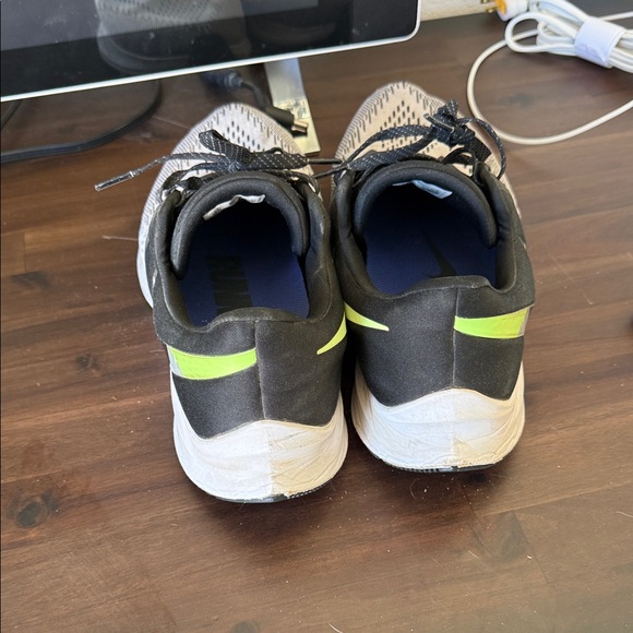 Nike Black and Gray Athletic Shoes - Picture 2 of 5